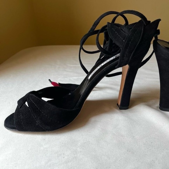 Manolo Blahnik Cherry Lace-Up Sandals 38.5 Black Suede Ivy Shoe 2003 Remake - Picture 14 of 16